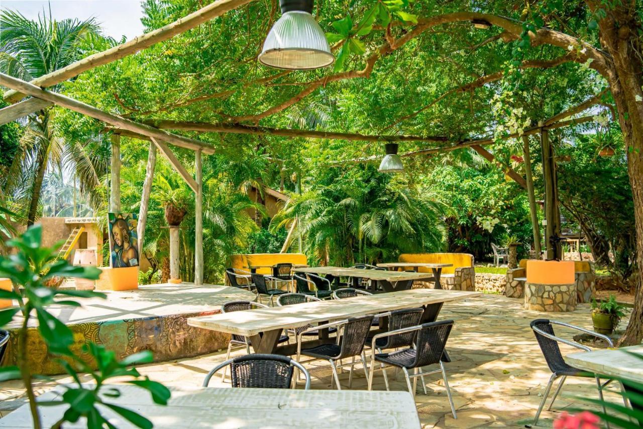 Kokrobite Gardens Restaurant And Guest House Exterior photo