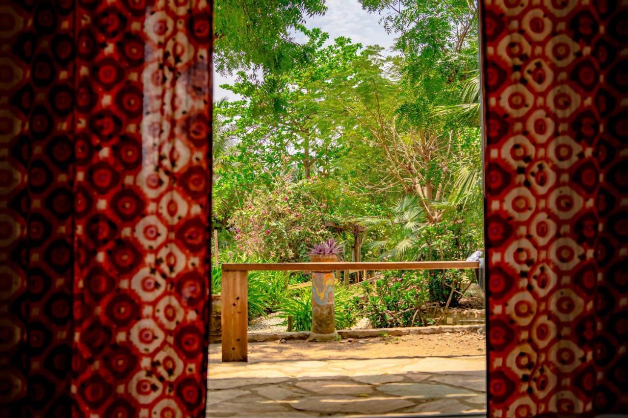 Kokrobite Gardens Restaurant And Guest House Exterior photo